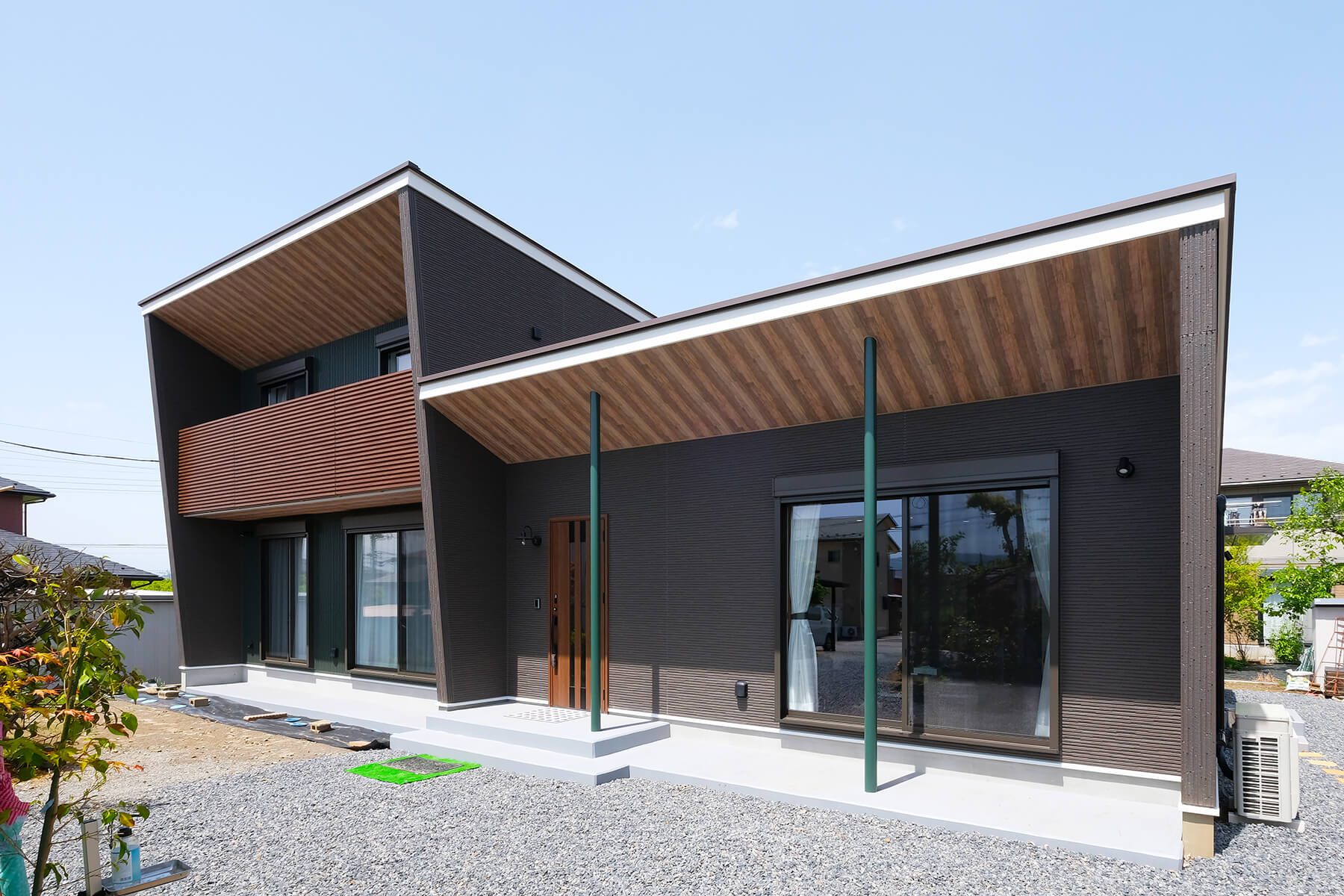 山梨県昭和町の注文住宅・工務店 株式会社マツダ建築工房が建てた自然と調和した二世帯住宅